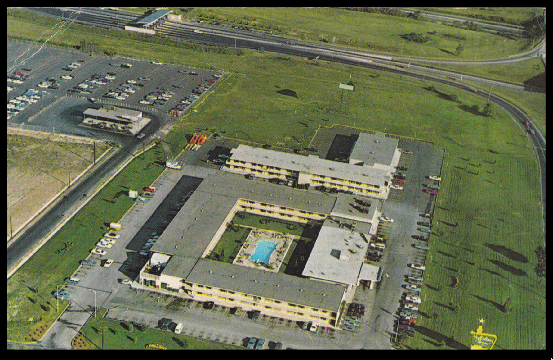 Mount Laurel - Moorestown Holiday Inn - Birds eye view